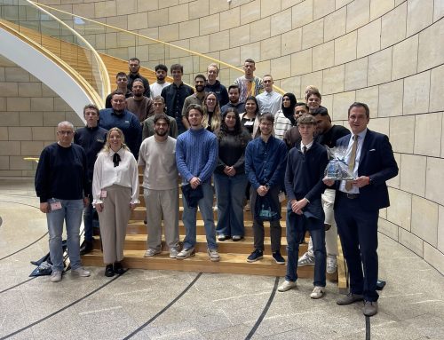 Hazet-Azubis besuchen Jens Nettekoven im Landtag